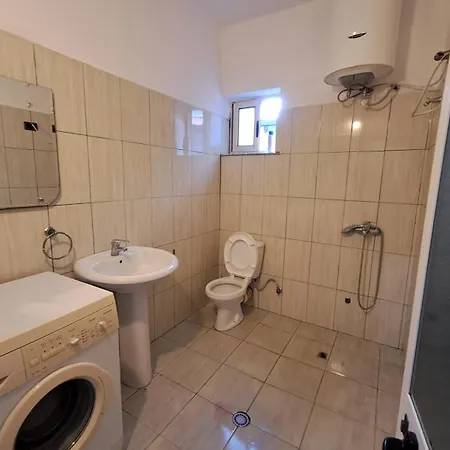 Simple And Cozy Apartamento Tirana